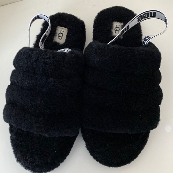 UGGS slippers/shoes - Picture 1 of 4